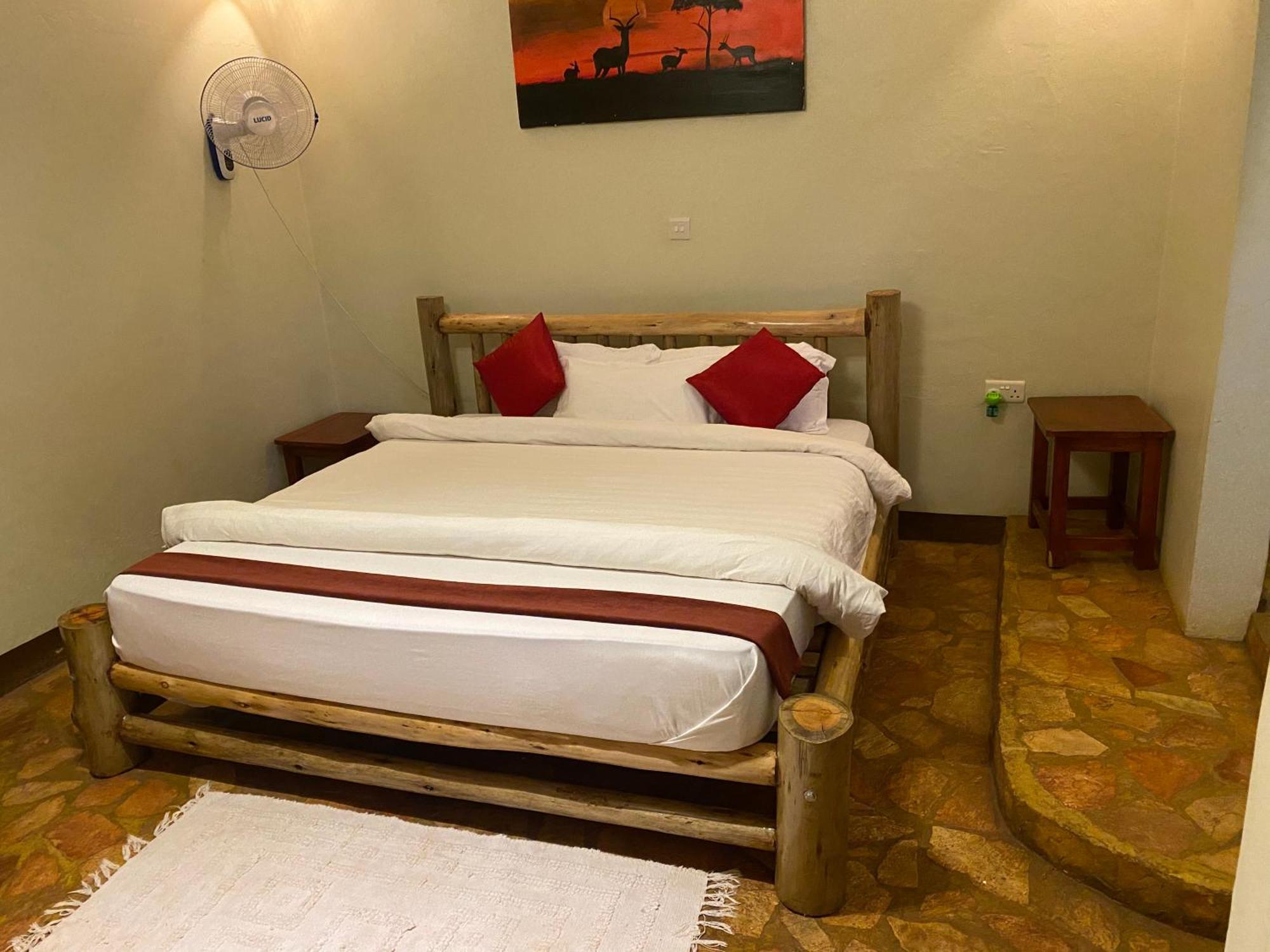 Afro Smile Hotel & Guest House Jinja Extérieur photo