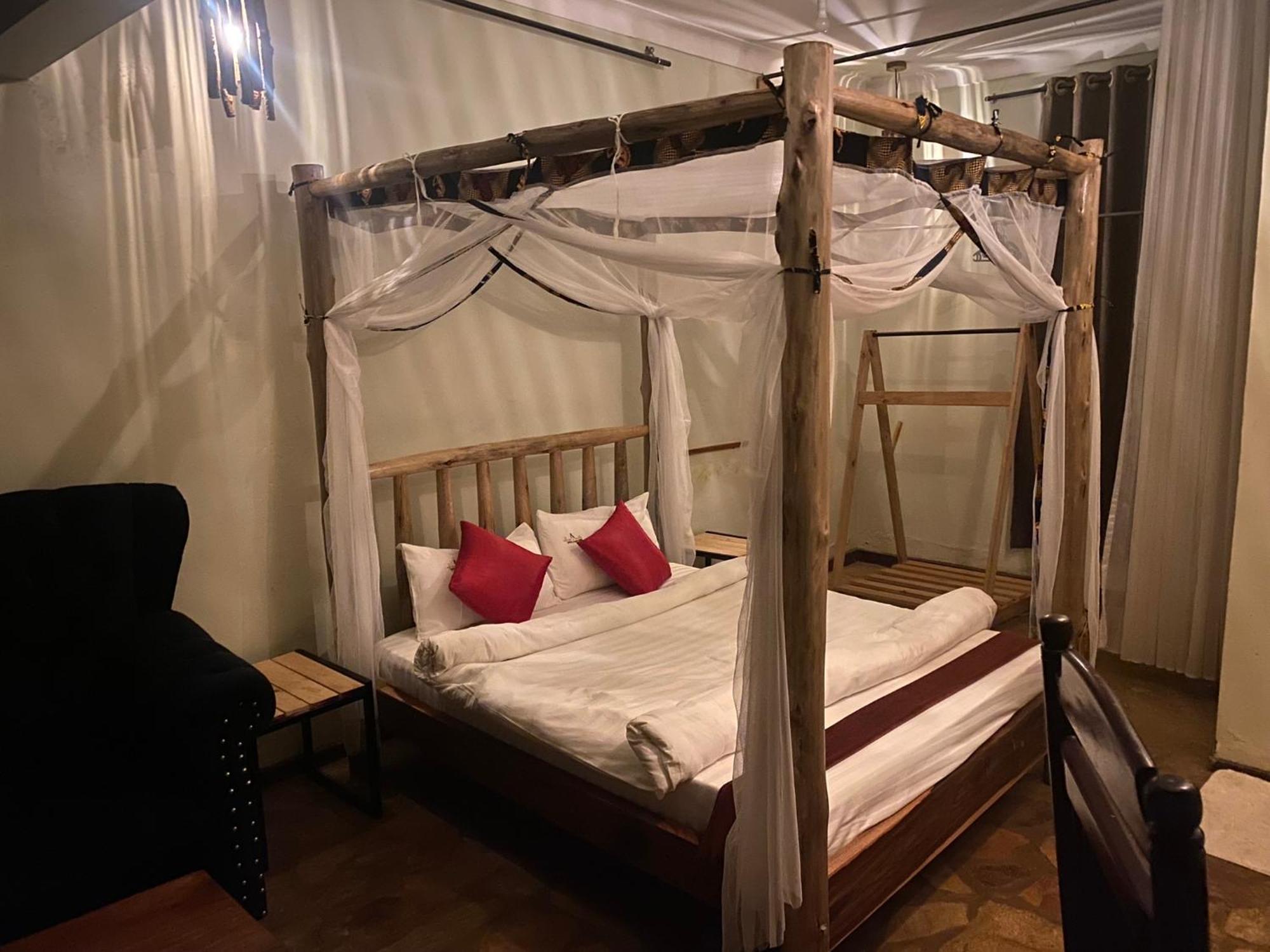 Afro Smile Hotel & Guest House Jinja Extérieur photo