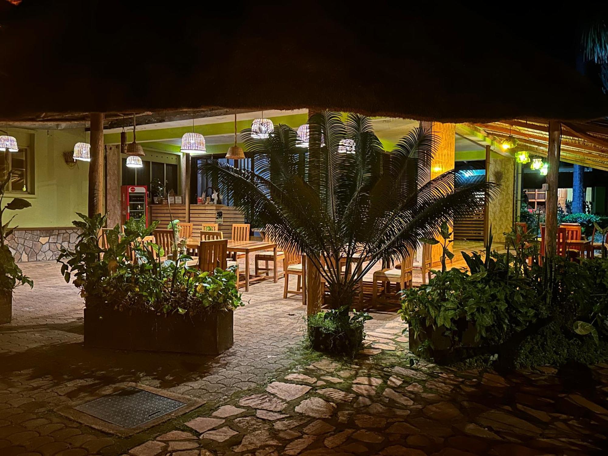Afro Smile Hotel & Guest House Jinja Extérieur photo