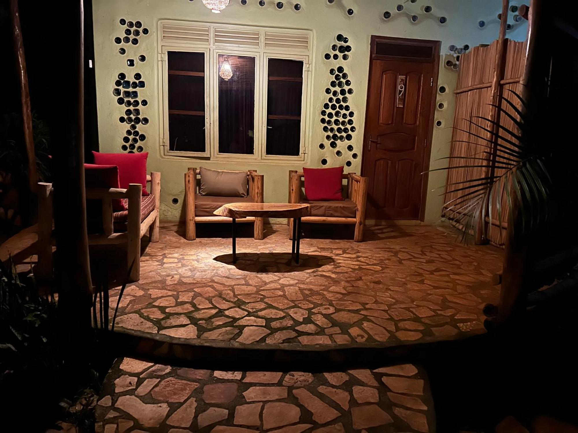 Afro Smile Hotel & Guest House Jinja Extérieur photo