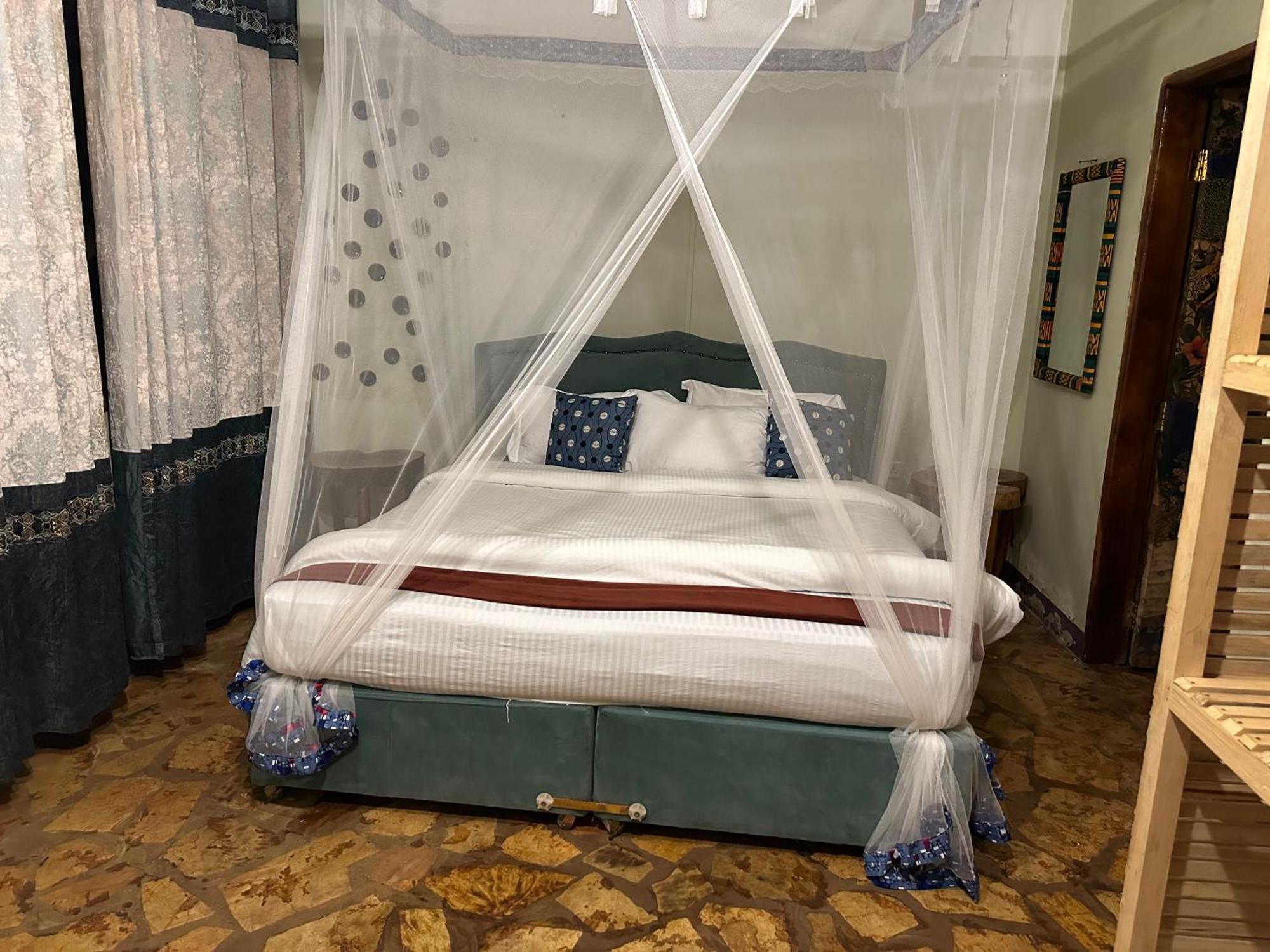 Afro Smile Hotel & Guest House Jinja Extérieur photo