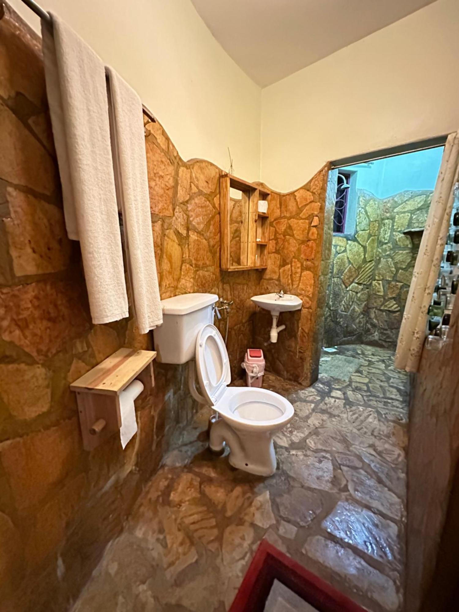 Afro Smile Hotel & Guest House Jinja Extérieur photo
