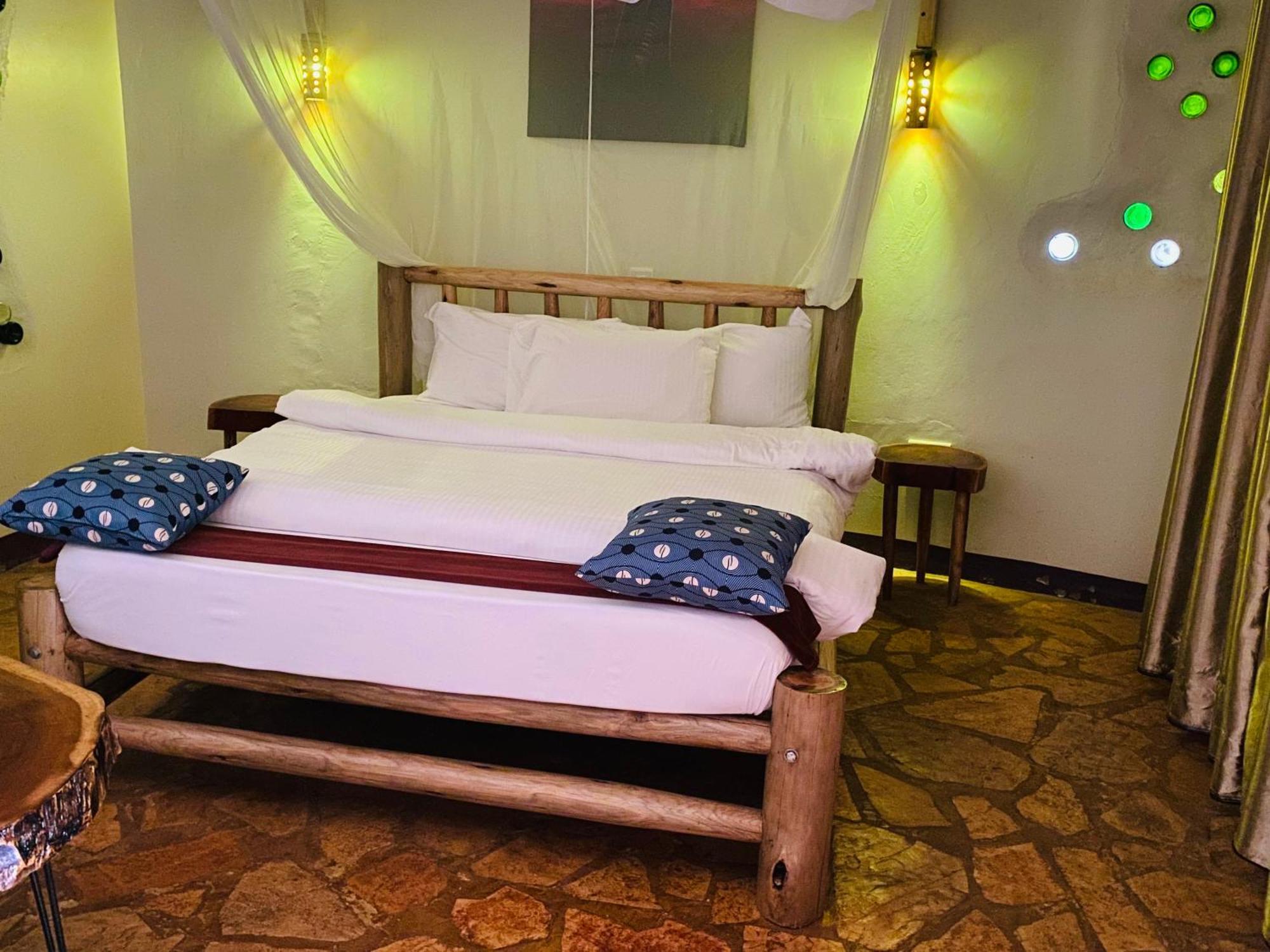Afro Smile Hotel & Guest House Jinja Extérieur photo