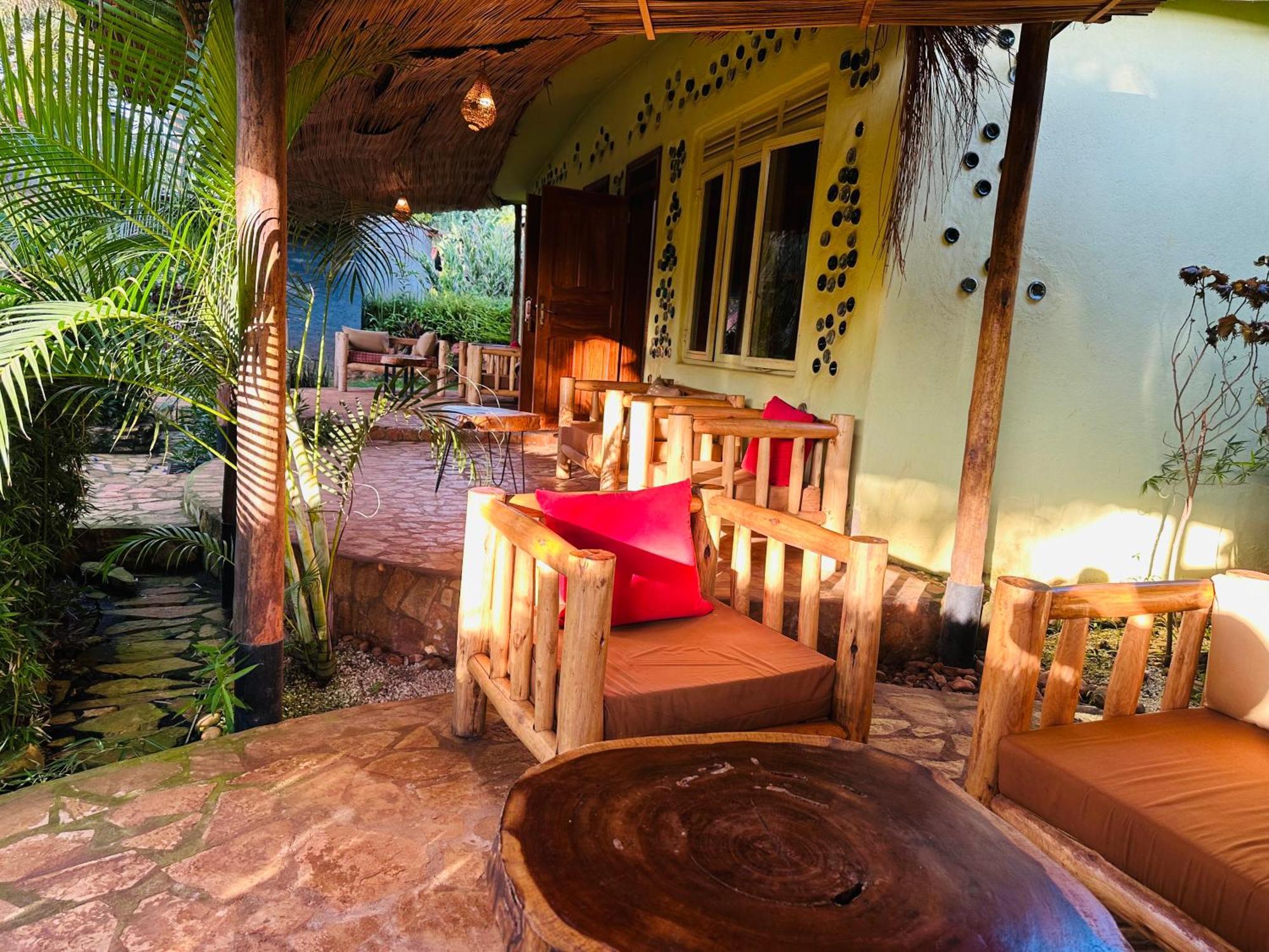 Afro Smile Hotel & Guest House Jinja Extérieur photo