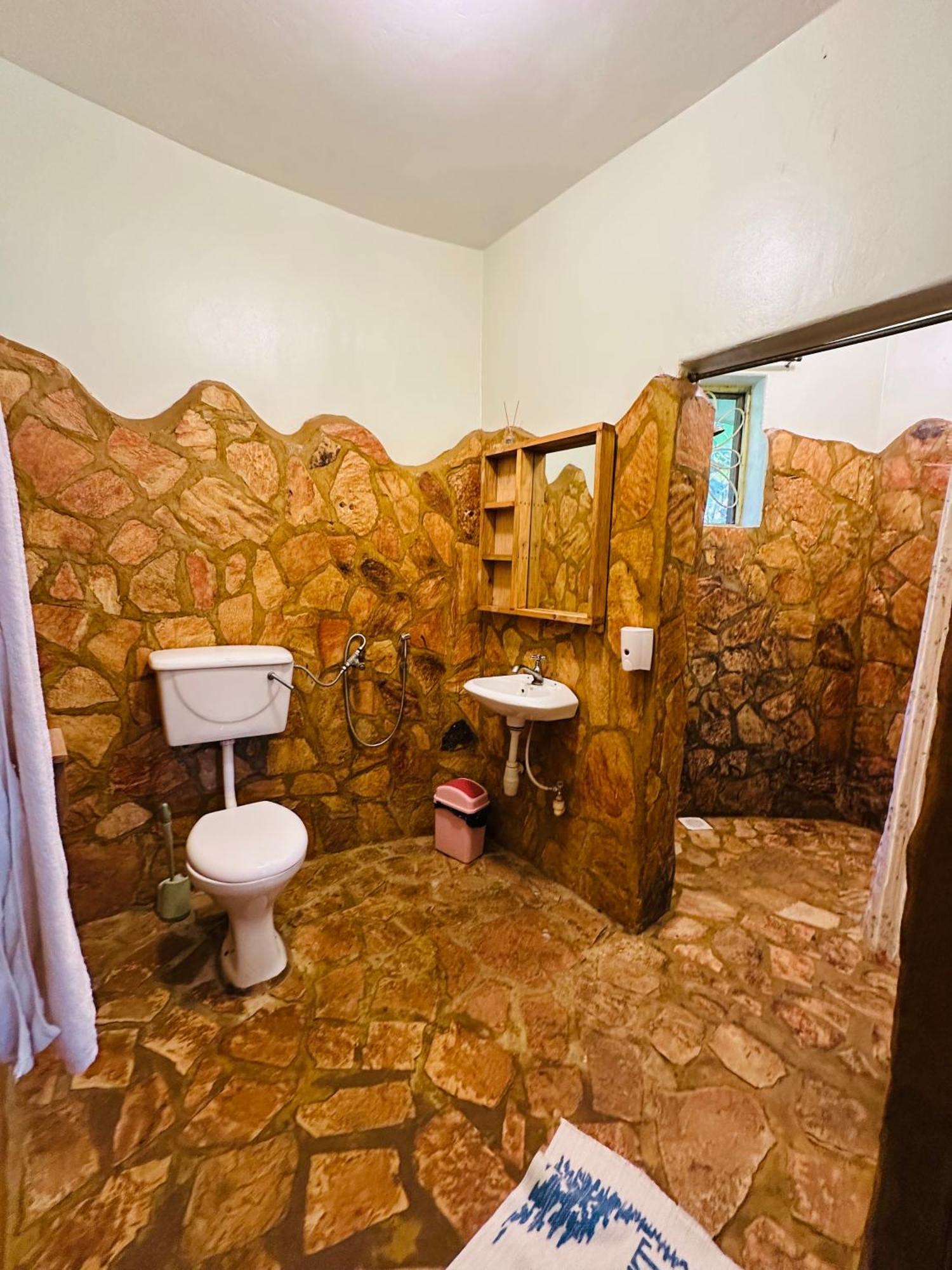 Afro Smile Hotel & Guest House Jinja Extérieur photo