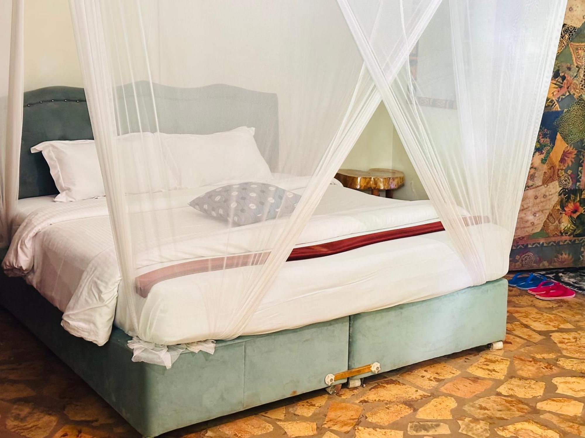 Afro Smile Hotel & Guest House Jinja Extérieur photo