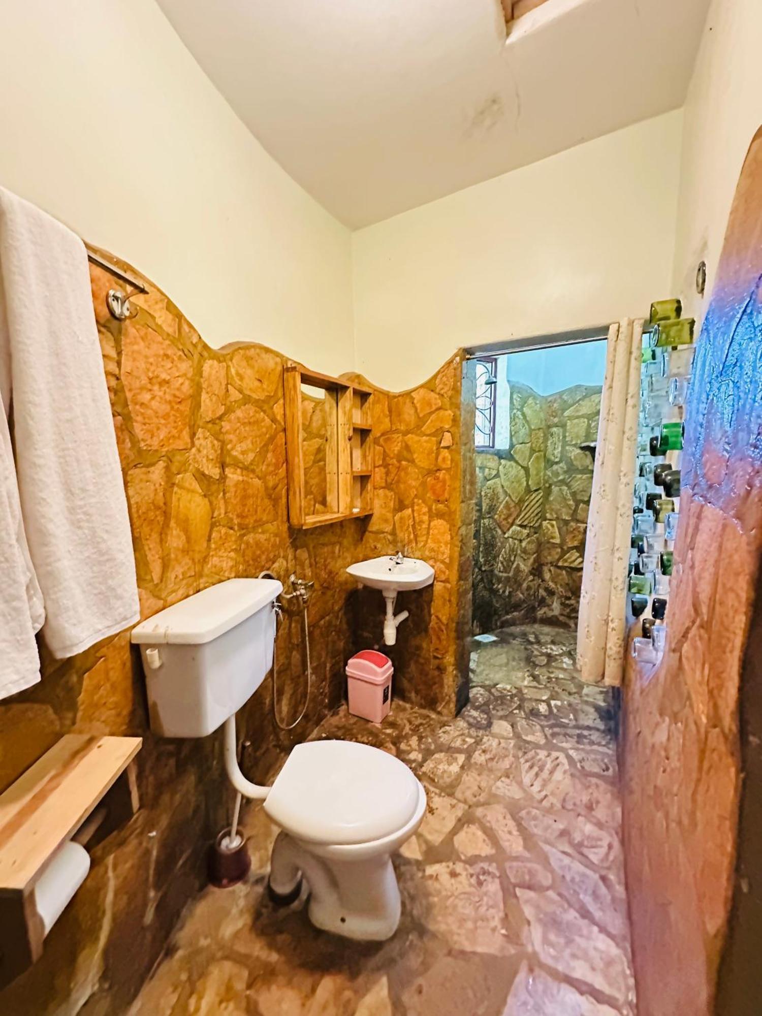 Afro Smile Hotel & Guest House Jinja Extérieur photo