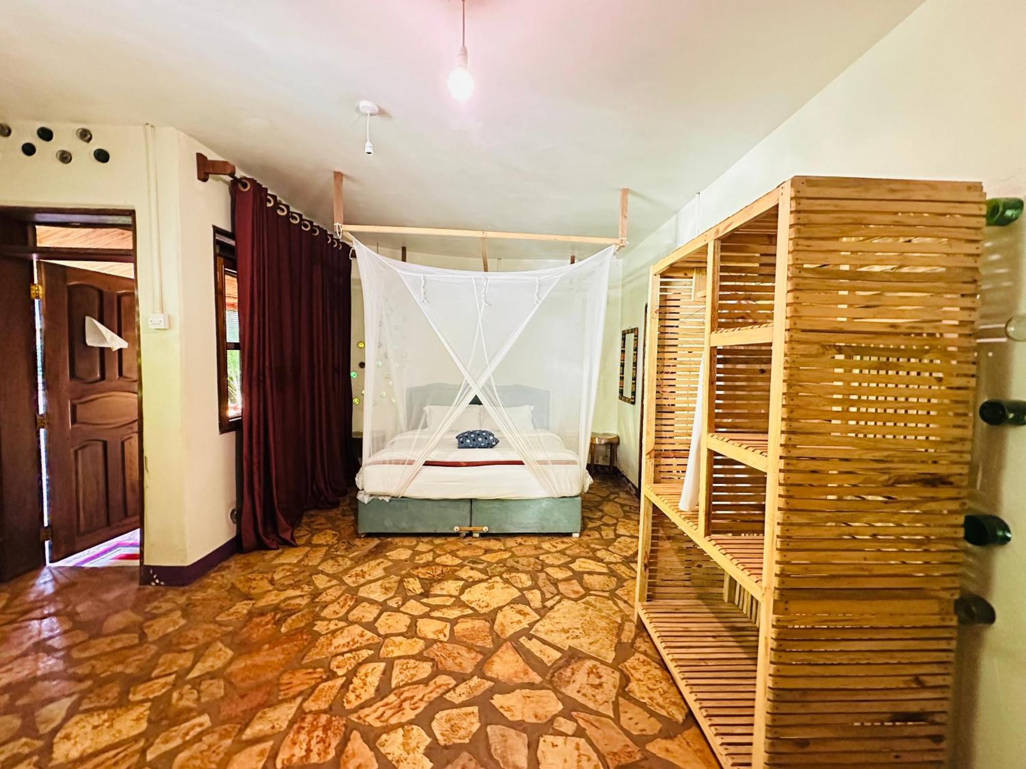 Afro Smile Hotel & Guest House Jinja Extérieur photo