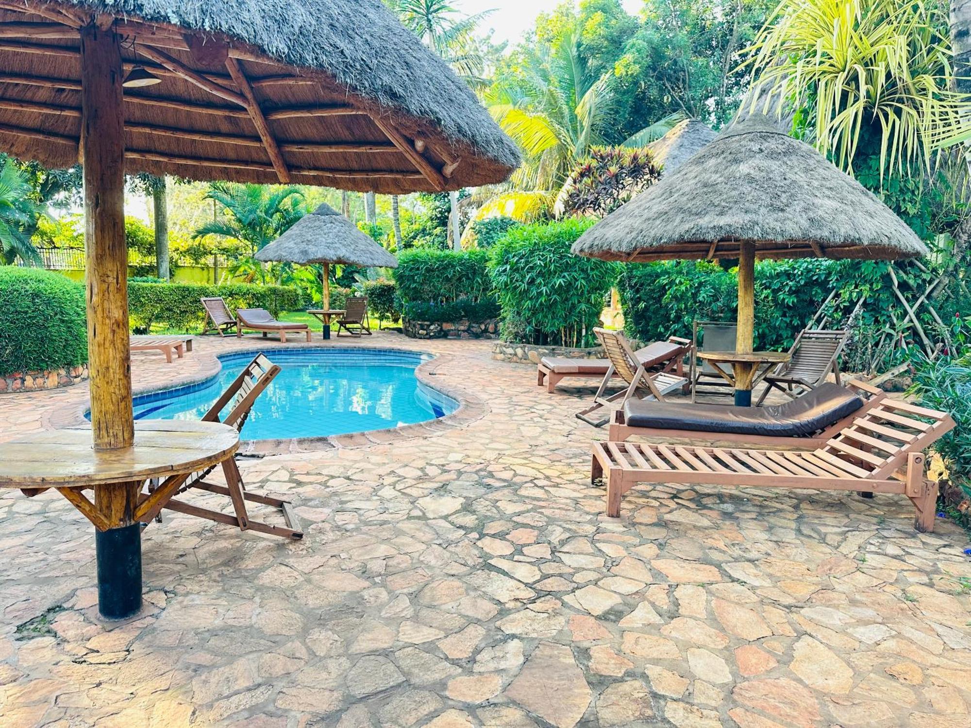Afro Smile Hotel & Guest House Jinja Extérieur photo