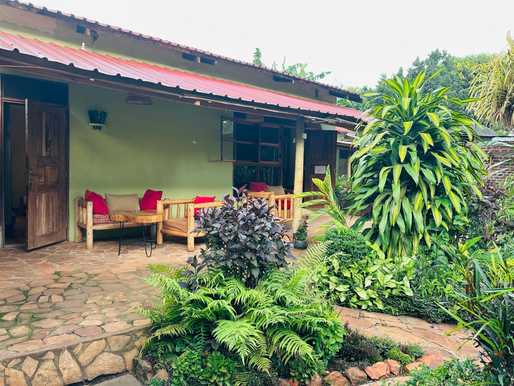 Afro Smile Hotel & Guest House Jinja Extérieur photo