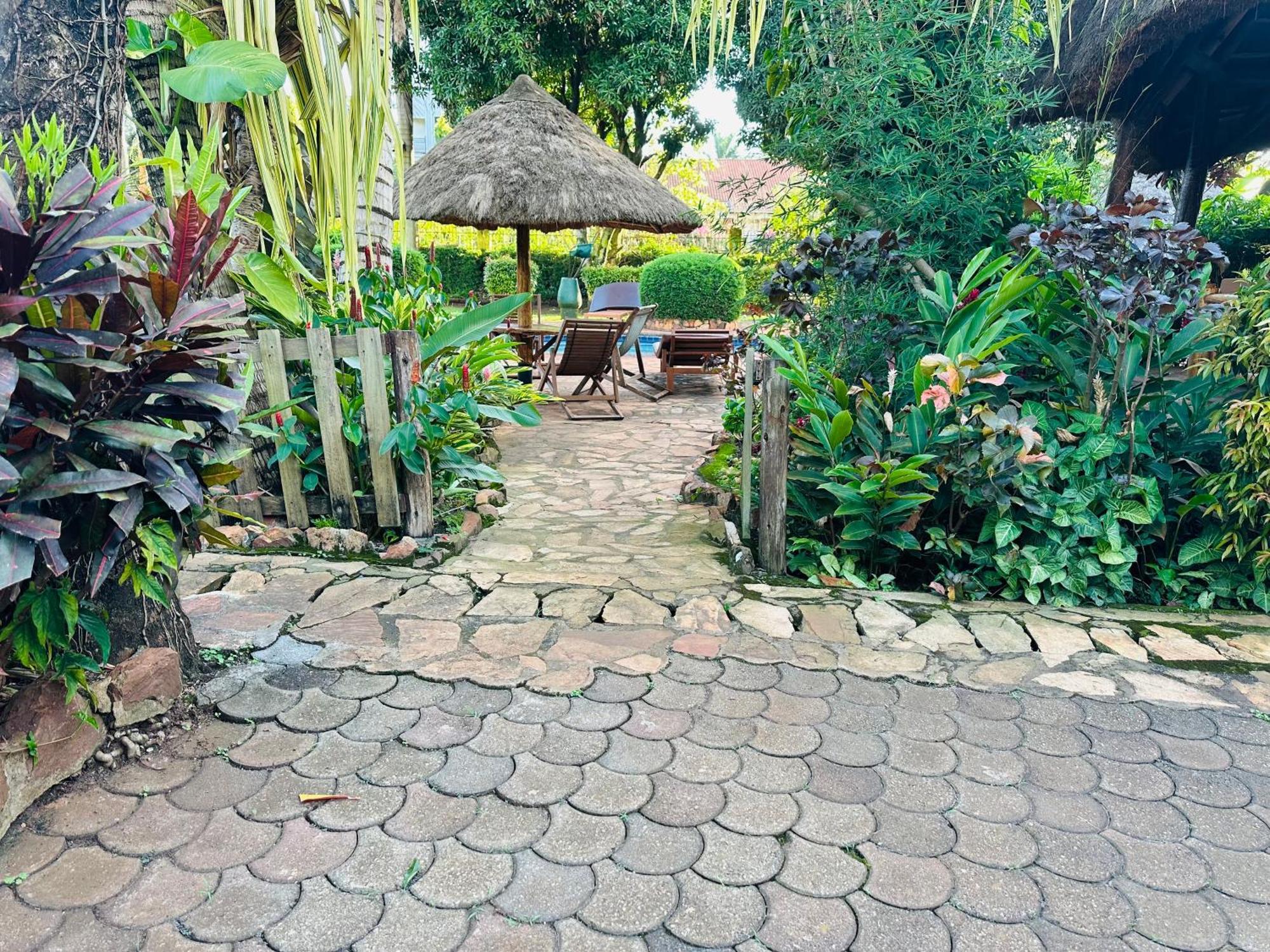 Afro Smile Hotel & Guest House Jinja Extérieur photo